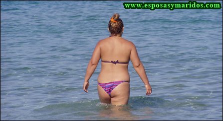 Mi bella esposa mostrandose en la playa