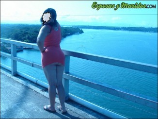 Mi mujer exhibicionista mostrando su rajita