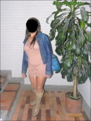 Sin bragas para exhibirse y mostrar la cuca