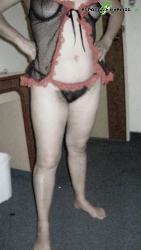 Fotos de mi peludita esposa mexicana posando con su sexy babydoll