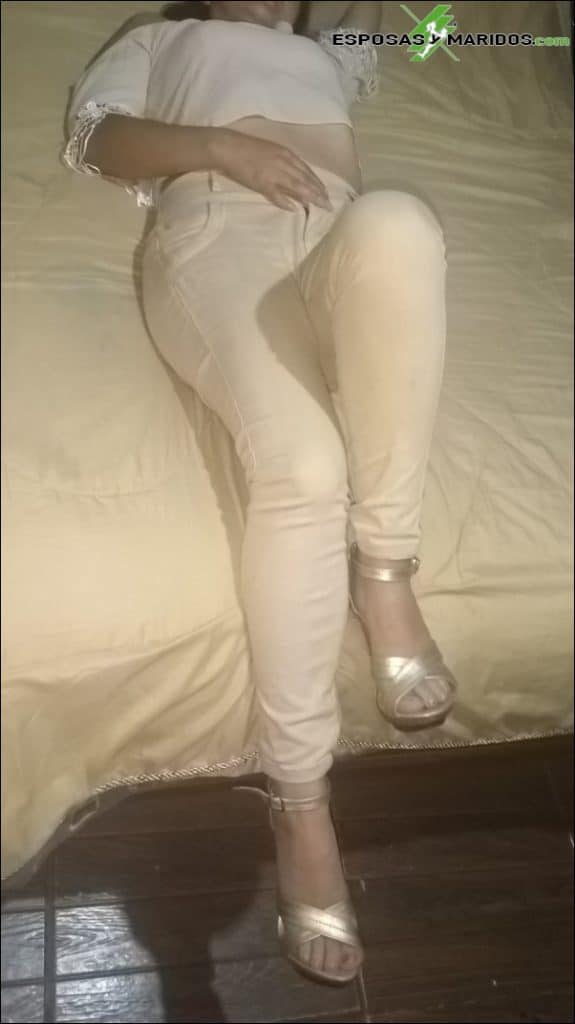 Caliente esposa ecuatoriana amante del morbo y comentarios picantes