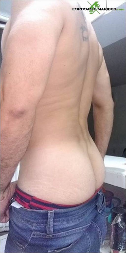 Macho caliente mostrandome para todas las bellas mujeres