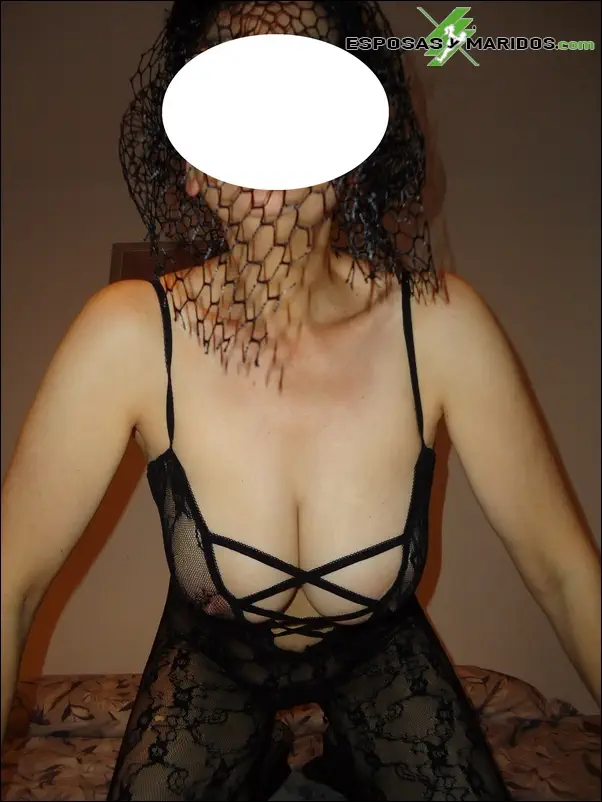Fotos posando sexy con mi vestido de lencería negro, ¿os gusta?