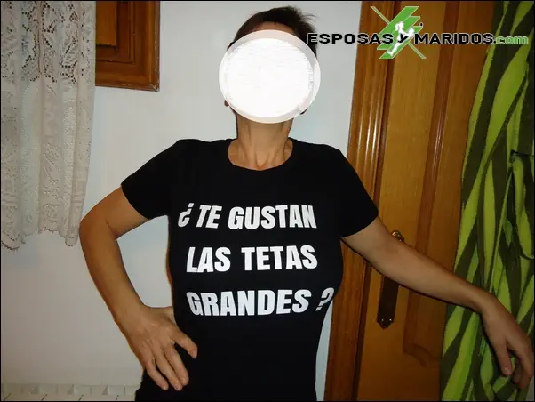 Tetona española mostrándose en camiseta, ¿me quedan bien?