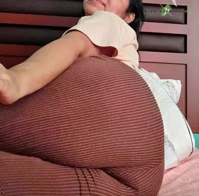 Fotos de mi esposa súper caliente mostrándose a su Jefe
